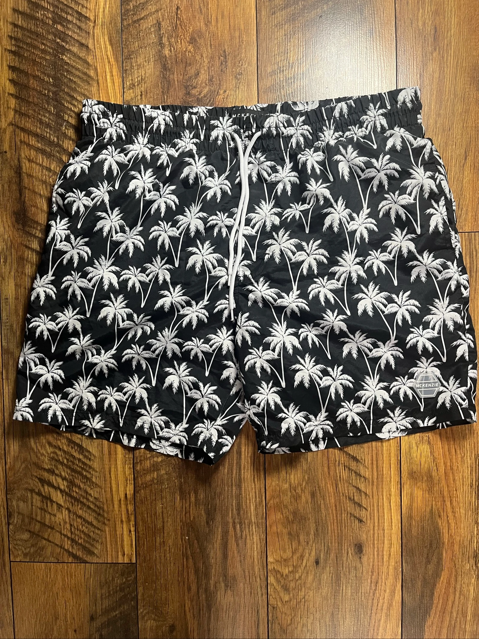 Short de bain noir imprimé palmiers logo brodé - McKenzie - Taille 2XL - très bon état